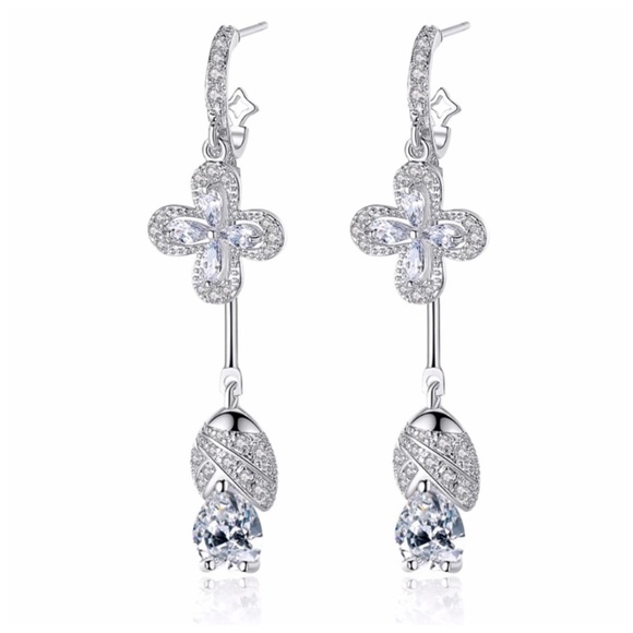Swarovski Crystals The Yuana Earrings - Picture 1 of 5